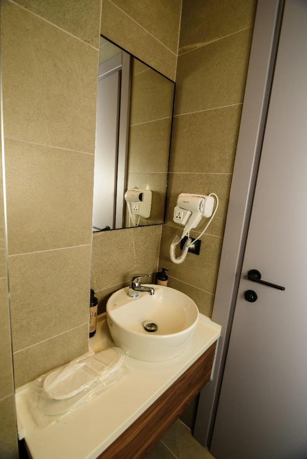 Hotel Zeneli Vlore Exterior photo